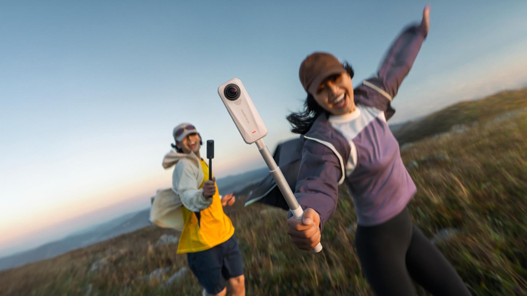 Insta360 X4 Air Starter Bundle White (114cm Selfiestick, Ersatzakku,Lenscap)